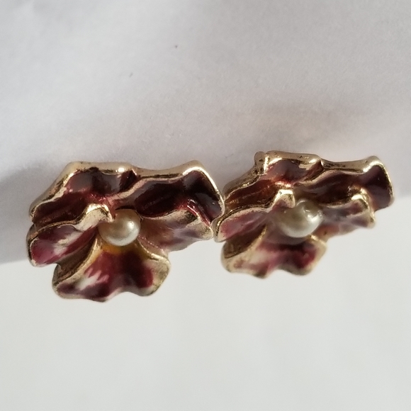 Relisted -Vintage pansy earrings enamel flower floral gold tone red maroon - Picture 7 of 11